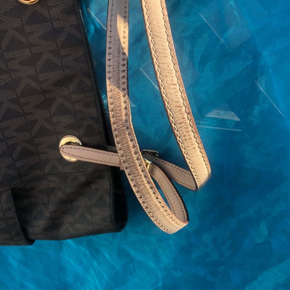 Michael Kors Jet Set Purse - Picture 3 of 6
